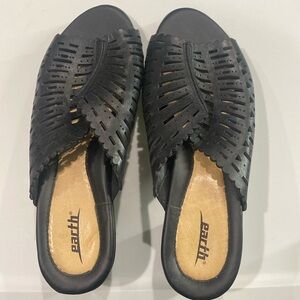 Earth Sundew Sandals - NEW